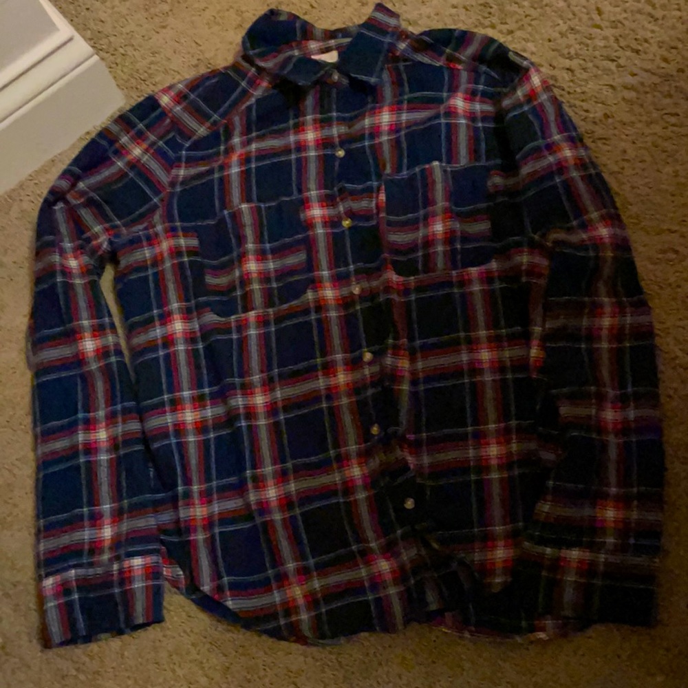 New large Women’s plaid shirt-perfect for the fall